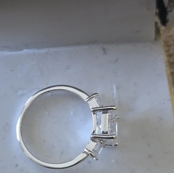 Macy's Elegant Silver 3stone Ring Clear Gemstones Square Sz 8 New - Picture 9 of 13